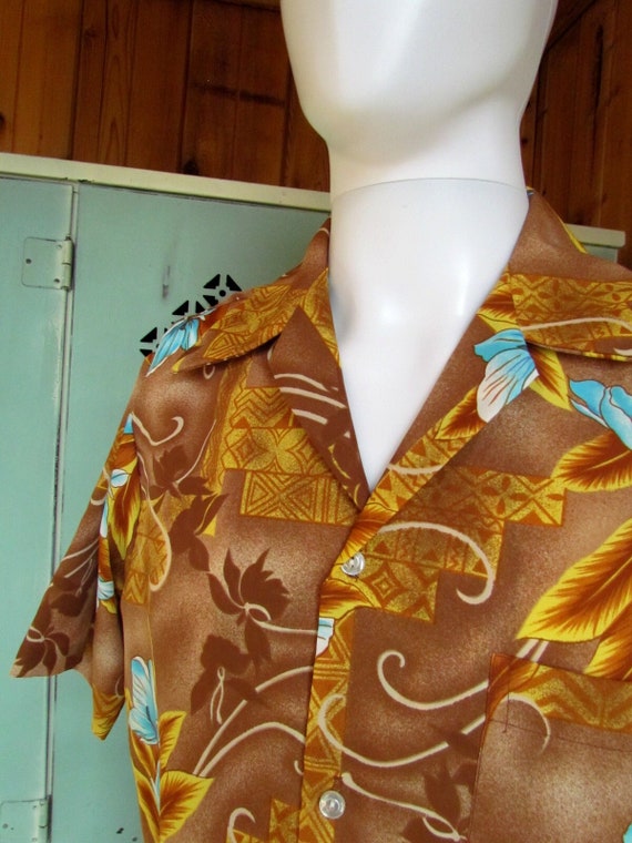 Vintage Aloha Shirt Made in Hawaii Psychedelic Bu… - image 3