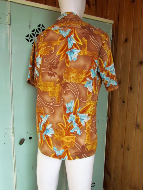 Vintage Aloha Shirt Made in Hawaii Psychedelic Bu… - image 4