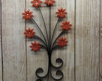 Arte de pared de metal hecho a mano con volutas: ramo de flores