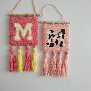 Suspensão de parede inicial personalizada tufada à mão, sinal de nome personalizado com agulha de perfuração, decoração de berçário, decoração de quarto de recém-nascido