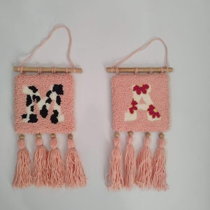 Agulha de perfuração floral inicial personalizada mini suspensão de parede, decoração de varanda İdea, sinal de nome personalizado bordado moderno, decoração de quarto de criança