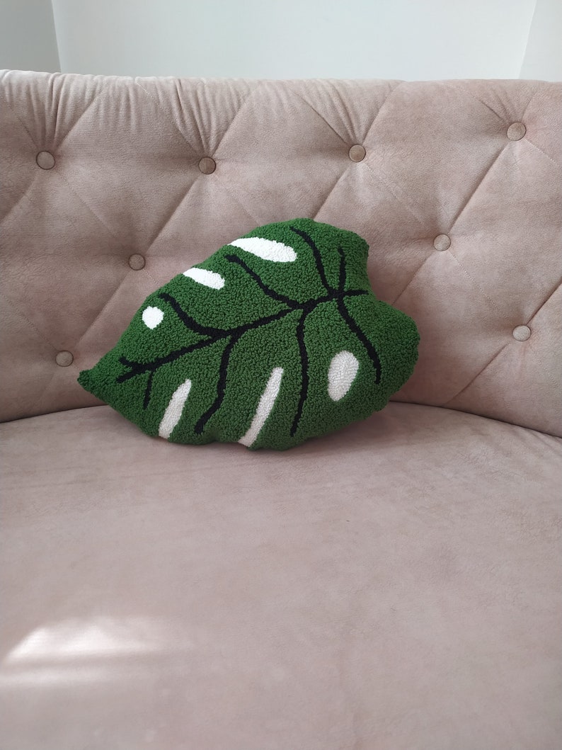 Oreiller à aiguille de poinçon touffu ''Monstera Leaf'' fait à la main, coussin décoratif de salon image 3