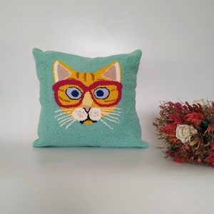 Gato copetuda de mano con gafas patrón funda de almohada, lindo gato ponche aguja cojín de tiro, decoración de almohada de la habitación de los niños