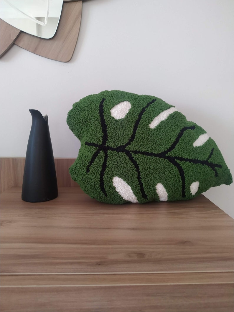 Oreiller à aiguille de poinçon touffu ''Monstera Leaf'' fait à la main, coussin décoratif de salon image 8