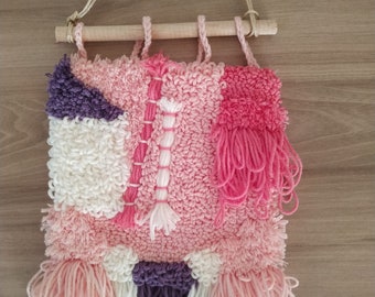 Tapiz abstracto hecho a mano: decoración con aguja de punzón de algodón rosa