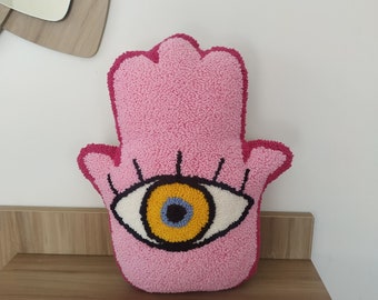 Roze perforatienaald hamsakussen: modern geborduurd huisdecor