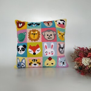 Colorida decoración moderna de la habitación para niños, almohada de bordado con patrón animal, retrato de mascota Punch Needle Cushion Cover