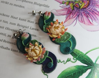 Lotus bungelklei oorbellen, zomeroorbellen, Fairycore-oorbellen, golvende waterlelie-oorbellen, Cottagecore bloemenoorbellen, kunst bloemenoorbellen