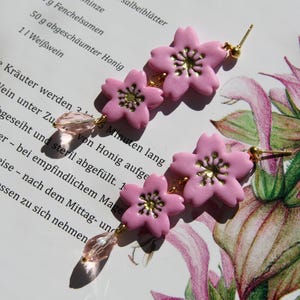Sakura blosssom earrings, cherry blossom earrings, Spring pastel earrings, Dainty pink clay earrings