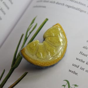 Lemon slice brooch, Fruit clay brooch, Cottagecore jewelry, Summer jewelry, Citrus brooch, Backpack brooch, Realistic food jewelry