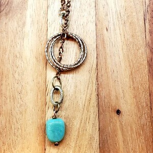 photo shows the turquoise bauble and 3 rings along with the chain.