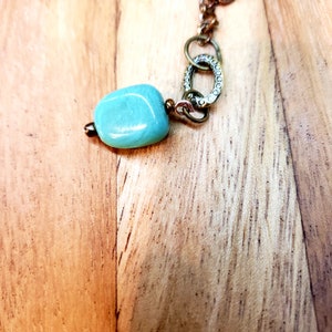 the picture shows the turquoise bauble.