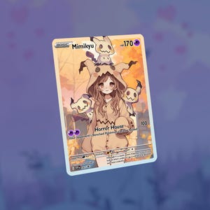 Könnte beinhalten: Eine Mimikyu Pokémon-Sammelkarte mit einem Mädchen in einem Mimikyu-Kostüm. Die Karte hat einen beige-orangenen Hintergrund mit dem Text "Horror House" und "Mimikyu". Die Karte hat 170 HP.