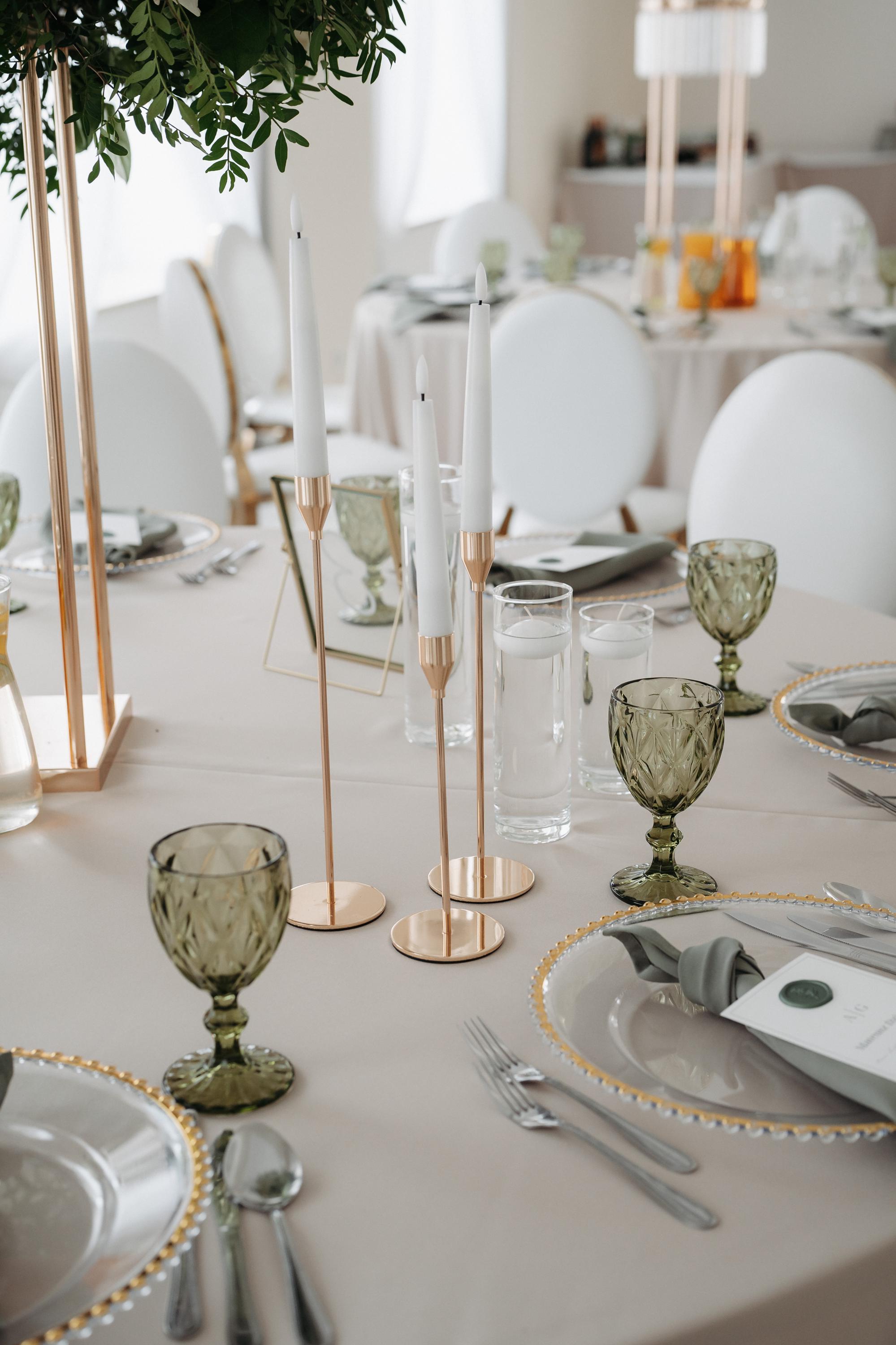 LYHLYA Lot de 12 assiettes de présentation dorées de 33 cm, motif récif rond, en plastique, pour assiettes plates, décoration de mariage, décoration de table (irrégulière