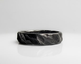 Hand Forged Ring - Men&#39;s Wedding Ring, Statement Ring, Black Wedding Band, Men&#39;s Rings