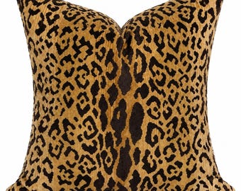 Scalamandre Leopard sammet örngott | Guldsvart djurtryck | Lyxig designerkudde med accentmotiv