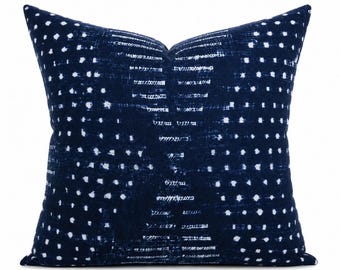 Funda de almohada Thibaut Mali / Cojín decorativo batik azul marino / Reverso de lino marfil / Cojín de diseño / Estilo rústico bohemio