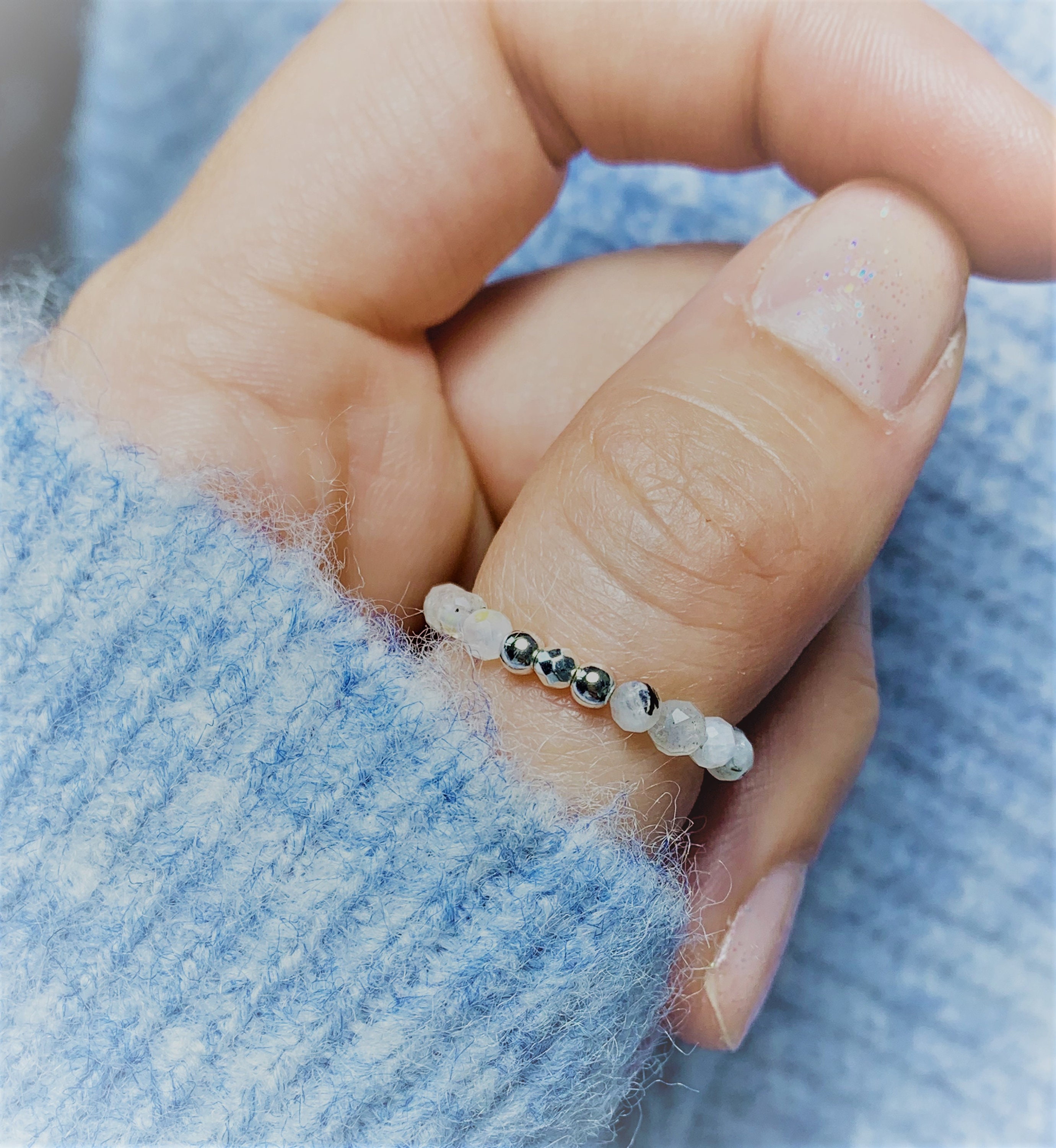 Handgemachte Elastischer Ring aus Mondstein und Hämatit, Schmuck, Boho