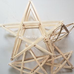 May include: Three-dimensional star-shaped decorations made of light-colored wooden slats. The stars are constructed with intersecting wooden beams, creating a geometric design. The text "Leaf Me Up Hutlights" is visible on the image.