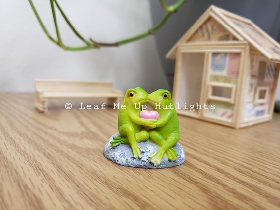 Kissing Frogs On Leaf, Fairy Garden, Fairy Frogs, Miniature Frogs