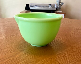 Vintage Jadeite Mixing Bowl, 6.5"