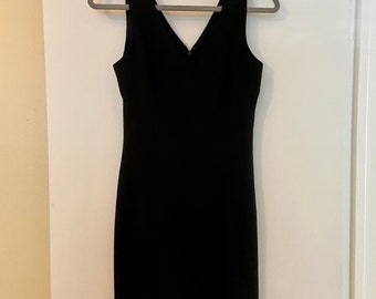 Nicole Miller NYC Vestido pequeño negro sin mangas (LBD), talla 4