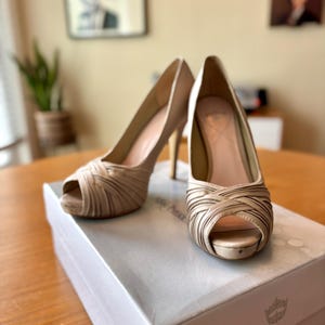 sachin and babi light blue dress What Color Shoes with a Champagne Dress? 8 Options!
