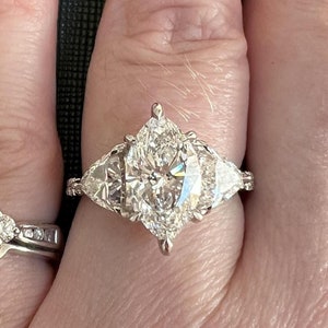 Marquise Cut Seitlicher Dreieck Diamant Ehering Labor Diamant Verlobungsring 18k Weißgold CVD / HPHT Diamant Jahrestag Geschenke für die Frau
