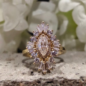 Starburst Vintage Engagement Ring 10*5mm Marquise Cut Moissanite Engagement Ring Unique Halo Wedding Ring 18k Solid Gold Anniversary Gifts