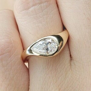 East West Pear Cut Lab Grown Diamond Engagement Ring Unique Wedding Ring 1ct Bezel Set Anniversary Gifts Ring 18k Gold Proposal Ring for Her