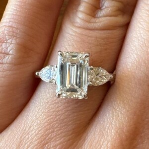18k Weißgold Jubiläum Geschenke Klassischer Diamant Ring für Frau Smaragdschliff Drei Stein Ehering Lab gewachsen Diamant Verlobungsring E / VVS