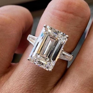 Ehering mit drei Steinen im Smaragdschliff Labor gewachsener Diamant Verlobungsring 18k Weißgold Jubiläumsgeschenke Zarter Diamantring für Sie E / VVS