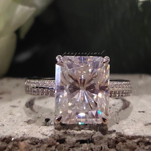 Classic Solitaire Accent Moissanite Ring Huge Diamond Moissanite Engagement Ring 3.50 CT Radiant Cut Moissanite Wedding Ring Gifts For Women