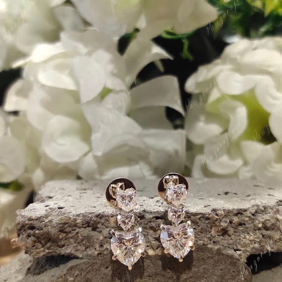 ORECCHINI PUNTO LUCE In ORO 18 Kt G VS Da 0.10 A 1.0 Ct - Modello R Caratura Totale Selezionabile Dcl Opl Gvs Roma 8053323050438