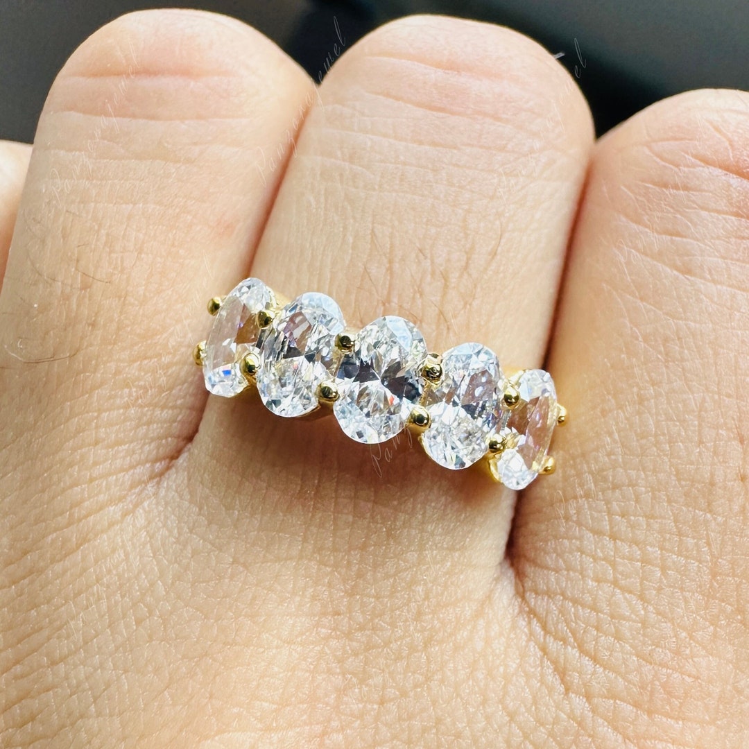 Vijf stenen Moissanite ring halve eeuwigheid trouwring 6 * 4 mm ovaal  geslepen Moissanite diamanten band ovaal geslepen verlovingsring 18k  geelgouden band - Etsy België