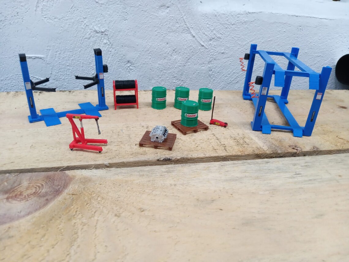 1 43 scale model figures