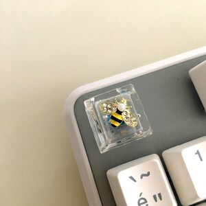 Handmade Bee Resin Keycap, Artisan ECS Mechanical Keyboard Accessory