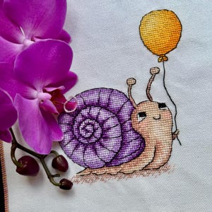 Cross Stitch Art Pattern Little Snail, Counted Stitching Embroidery Digital Design, Printable PDF Chart, DIY, point de croix, punto de cruz
