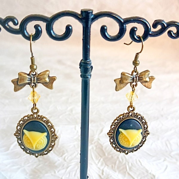 Boucles d'oreilles, bronze, jaune, hiboux, cabochon, camée, victorien, vintage, rétro, gothique, goth, celtique