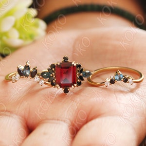 Ensemble de bagues de fiançailles grenat rouge naturel, 3 pièces de bague de mariage art déco, bague grenat taille émeraude, cadeau pour elle, bague de naissance de janvier image 4