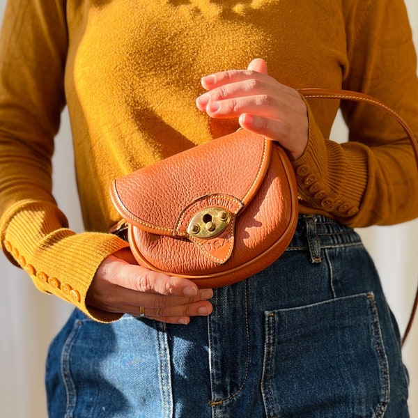 Vintage Dooney & Bourke All Weather Leather 1990s Rich British Tan R74 Cavalry Belt Bag Peanut Butter Fanny Pack