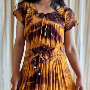 Vintage 1970er Jahre Handarbeit Tie-Dye Muslim Dress Gauze Baumwolle Handgehäkelte Spitze