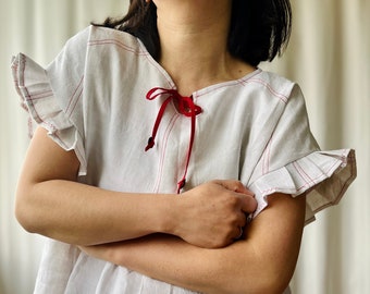 A piece of Passion - Repurpose 1900s Textured handwoven linen turns pleated sleeves Tuesday tunic with deep pockets