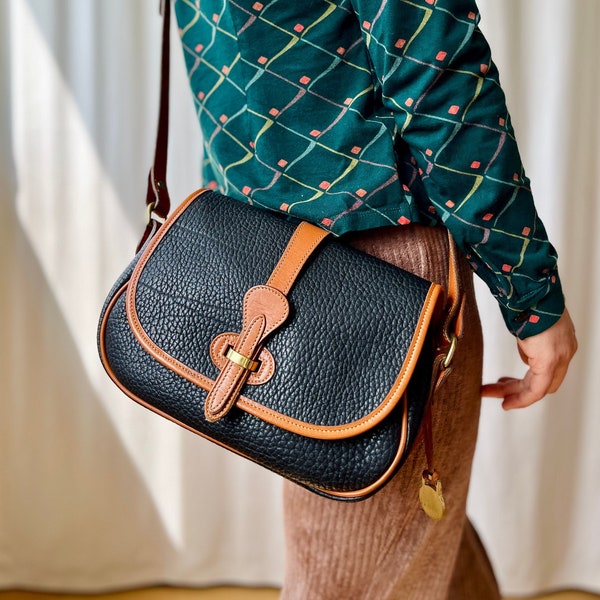 Vintage Dooney & Bourke AWL pebbled leather Black/British Tan Small Tack Bag Messenger Crossbody Handbag B148 Near Mint