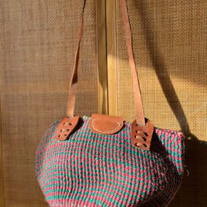 Vintage 90s African handmade Raffia Shopper, large tote bag crossbody flat market eco bag image 8