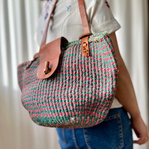 Vintage 90s African handmade Raffia Shopper, large tote bag crossbody flat market eco bag image 3