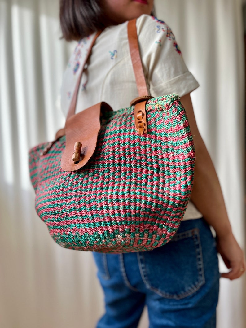 Vintage 90s African handmade Raffia Shopper, large tote bag crossbody flat market eco bag image 3