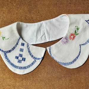 Hand embroidery collar / detachable peter pan style made from repurpose vintage table linen image 2