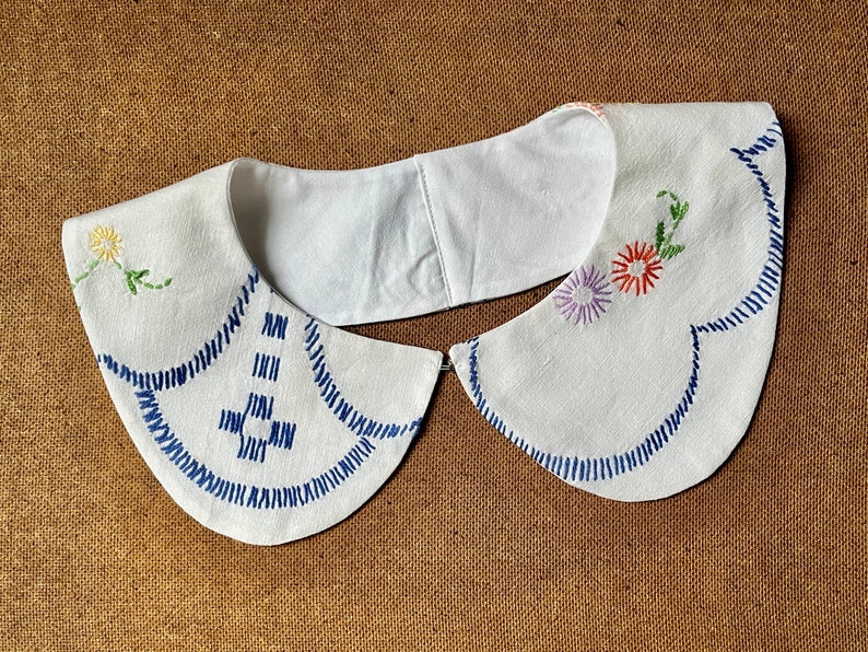 Hand embroidery collar / detachable peter pan style made from repurpose vintage table linen image 2