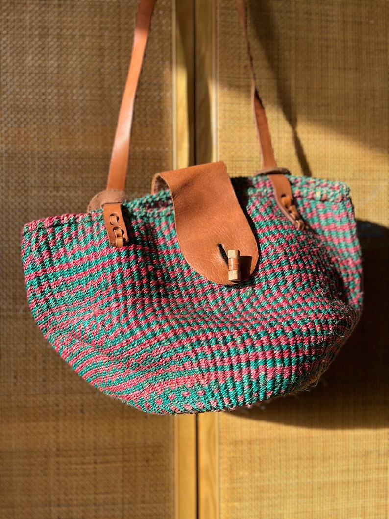 Vintage 90s African handmade Raffia Shopper, large tote bag crossbody flat market eco bag image 7